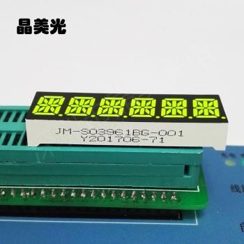 黄绿色